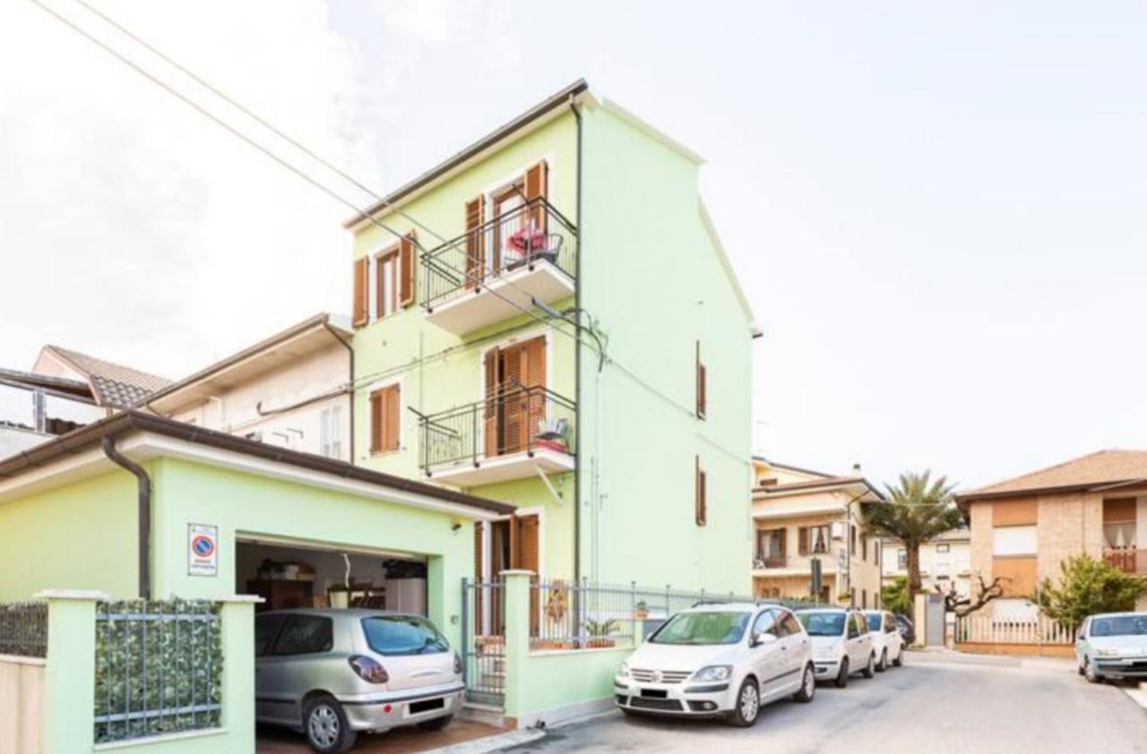 Casa Lilly Lejlighed Porto SantʼElpidio Eksteriør billede